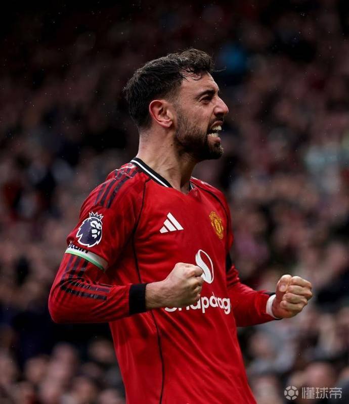 布鲁诺·费尔南德斯,本赛季曼联关键先生;天空体育盛赞其大师风范,他有望摘得英超桂冠。 体育新闻