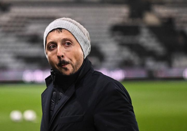  马赛俱乐部主席隆戈里亚正式离任；俱乐部开启新篇章。 体育新闻