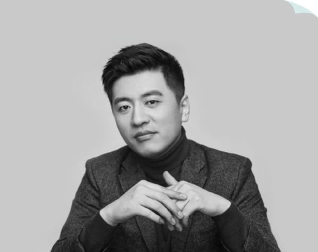 拒绝神话：张雪峰的陨落并非意外，而是流量时代的必然悲剧